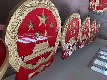 大型大国徽制作的表面涂层技术